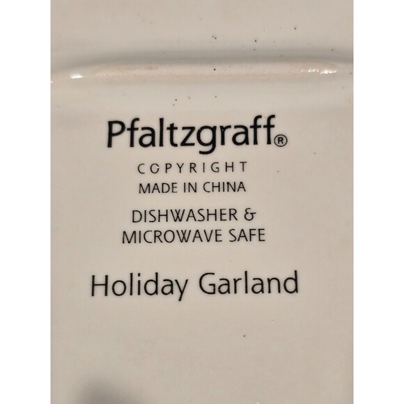 Pfaltzgraff Holiday Garland Christmas Oval Serving Platter – 14" Holly, Ornament - Picture 4 of 5